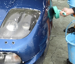 ガラスコーティング！デュポンのガラス系フッ素コーティング「ハイパーコートプロ」車を綺麗に洗い流します。