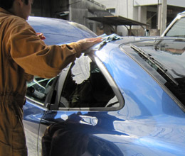 ガラスコーティング！デュポンのガラス系フッ素コーティング「ハイパーコートプロ」車に付いた水分を取り除きます。